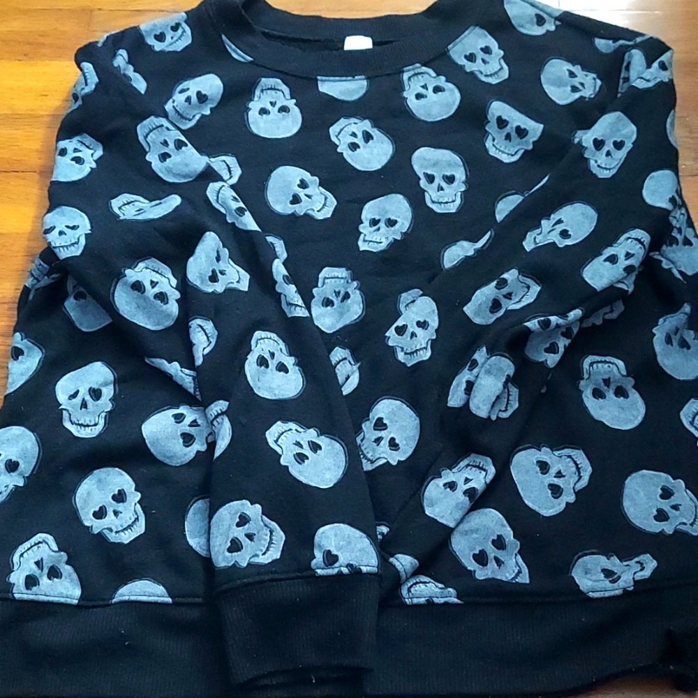 Heart skull sweatshirt